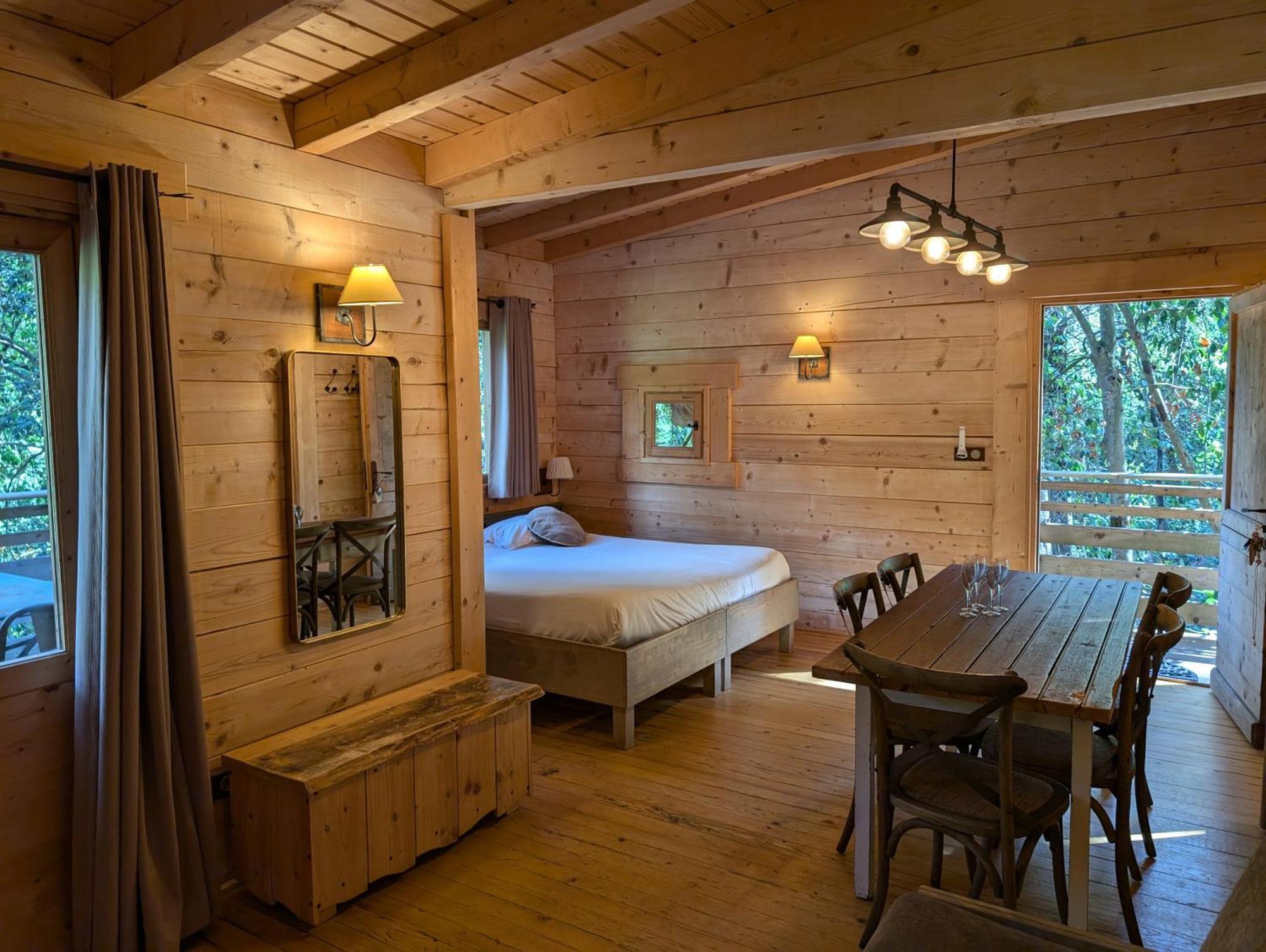 Les Cabanes Dans Les Bois Logis Hotel Villedubert 외부 사진