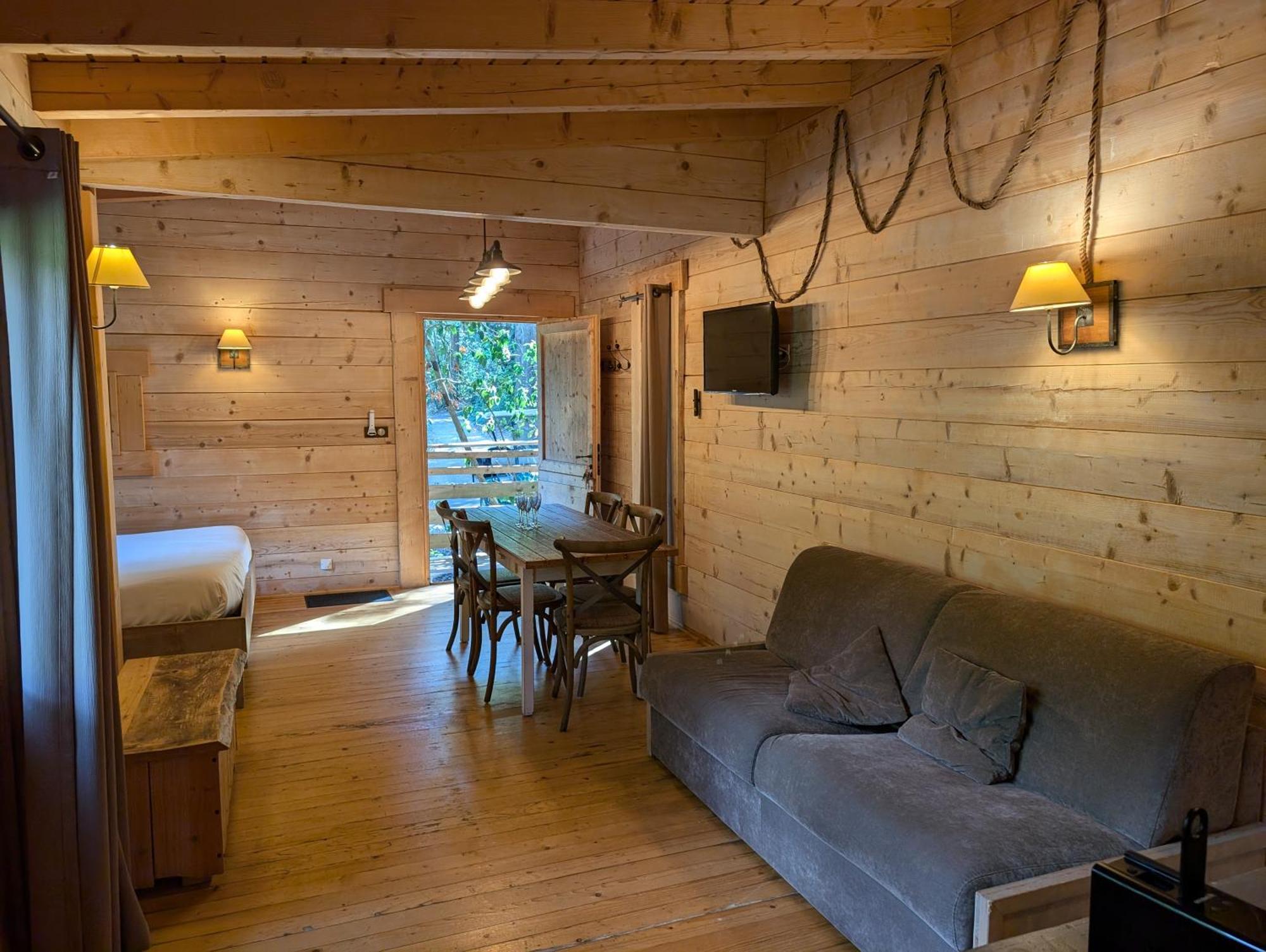 Les Cabanes Dans Les Bois Logis Hotel Villedubert 외부 사진