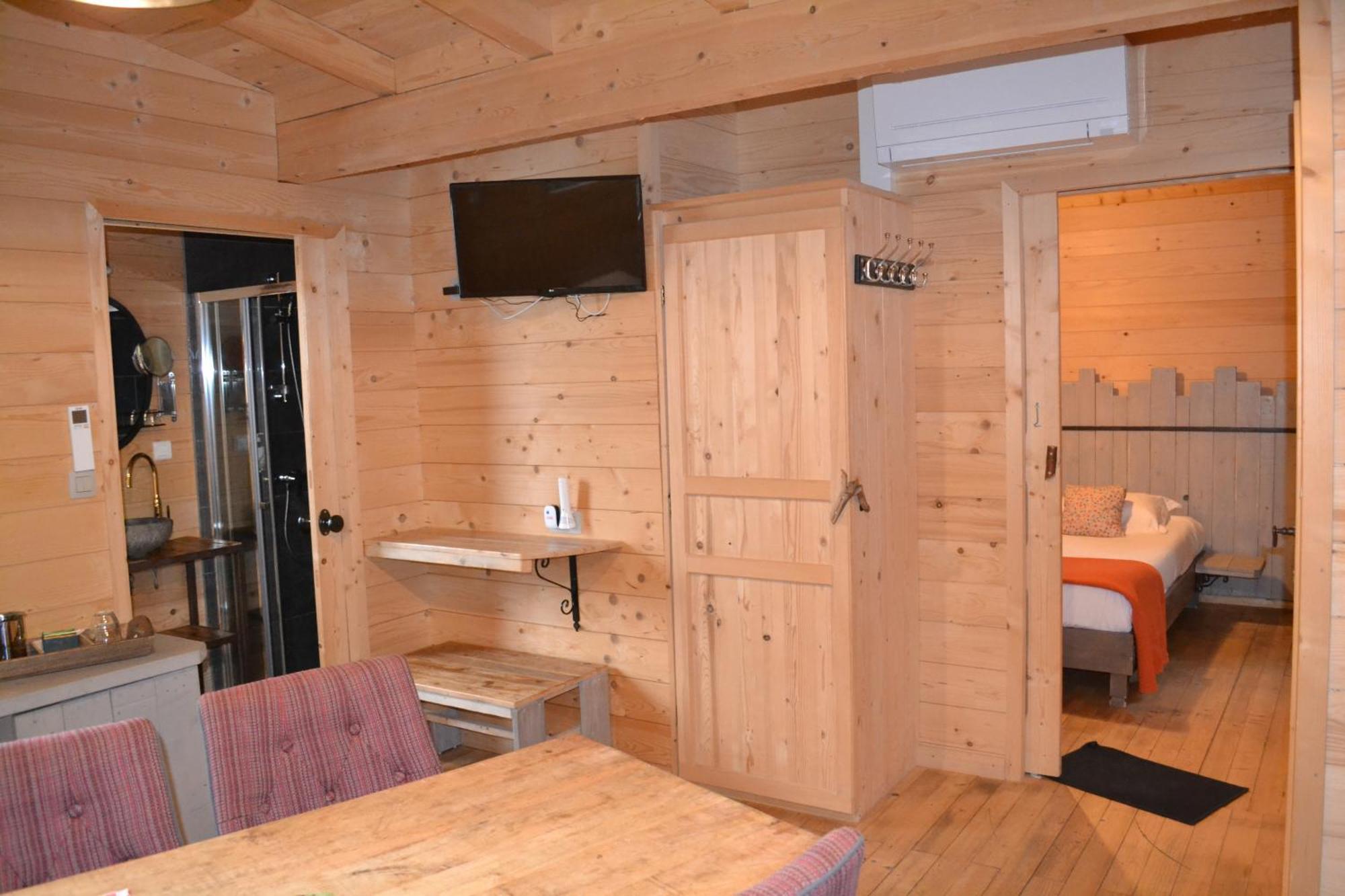 Les Cabanes Dans Les Bois Logis Hotel Villedubert 외부 사진