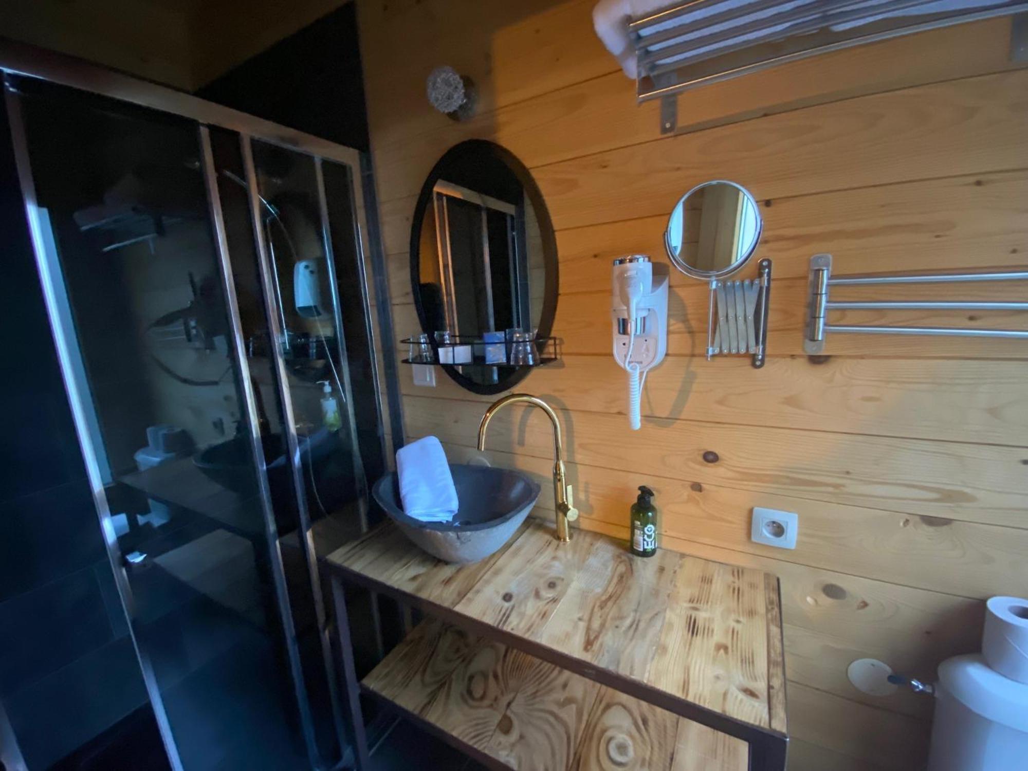 Les Cabanes Dans Les Bois Logis Hotel Villedubert 외부 사진