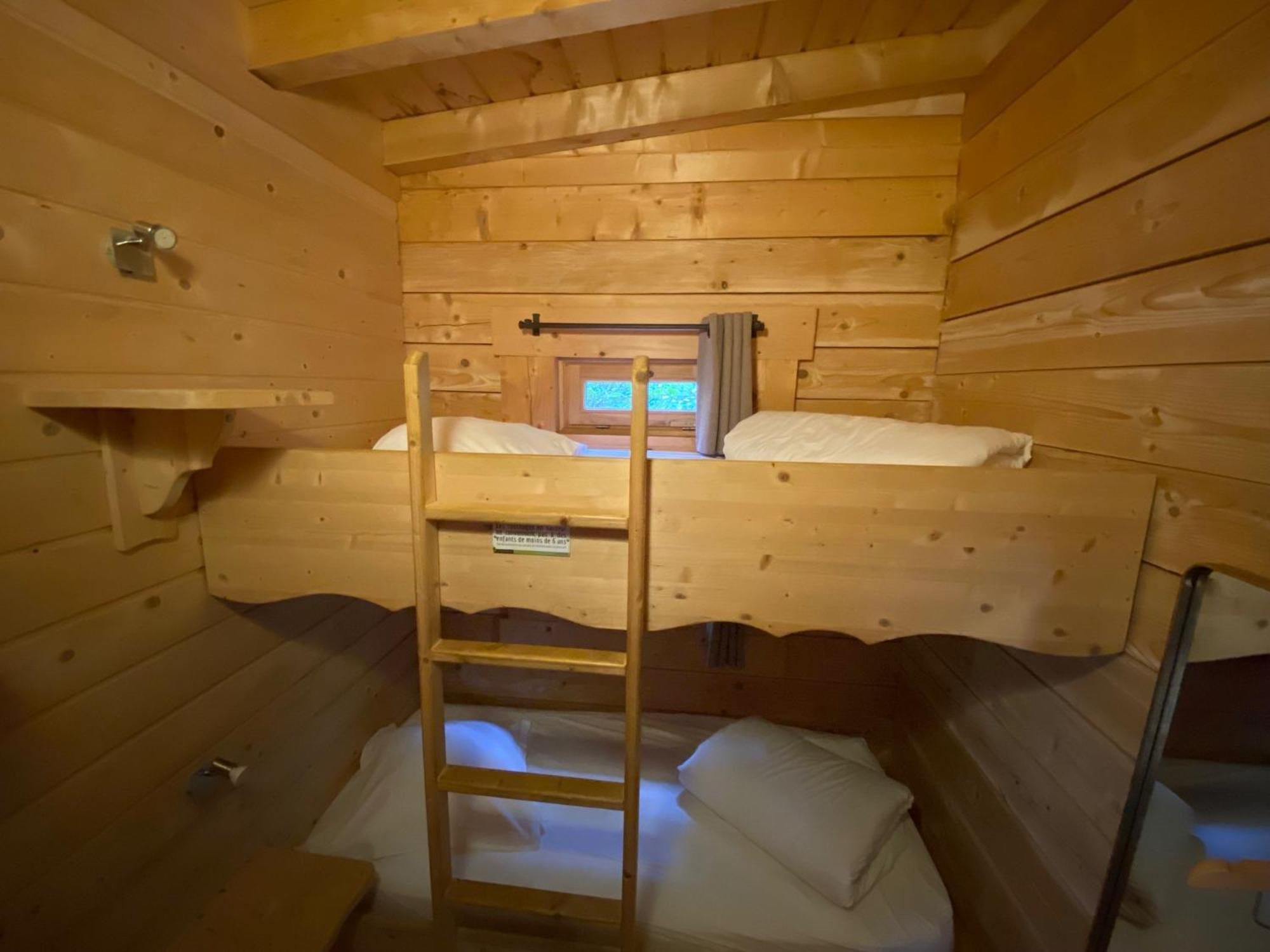 Les Cabanes Dans Les Bois Logis Hotel Villedubert 외부 사진