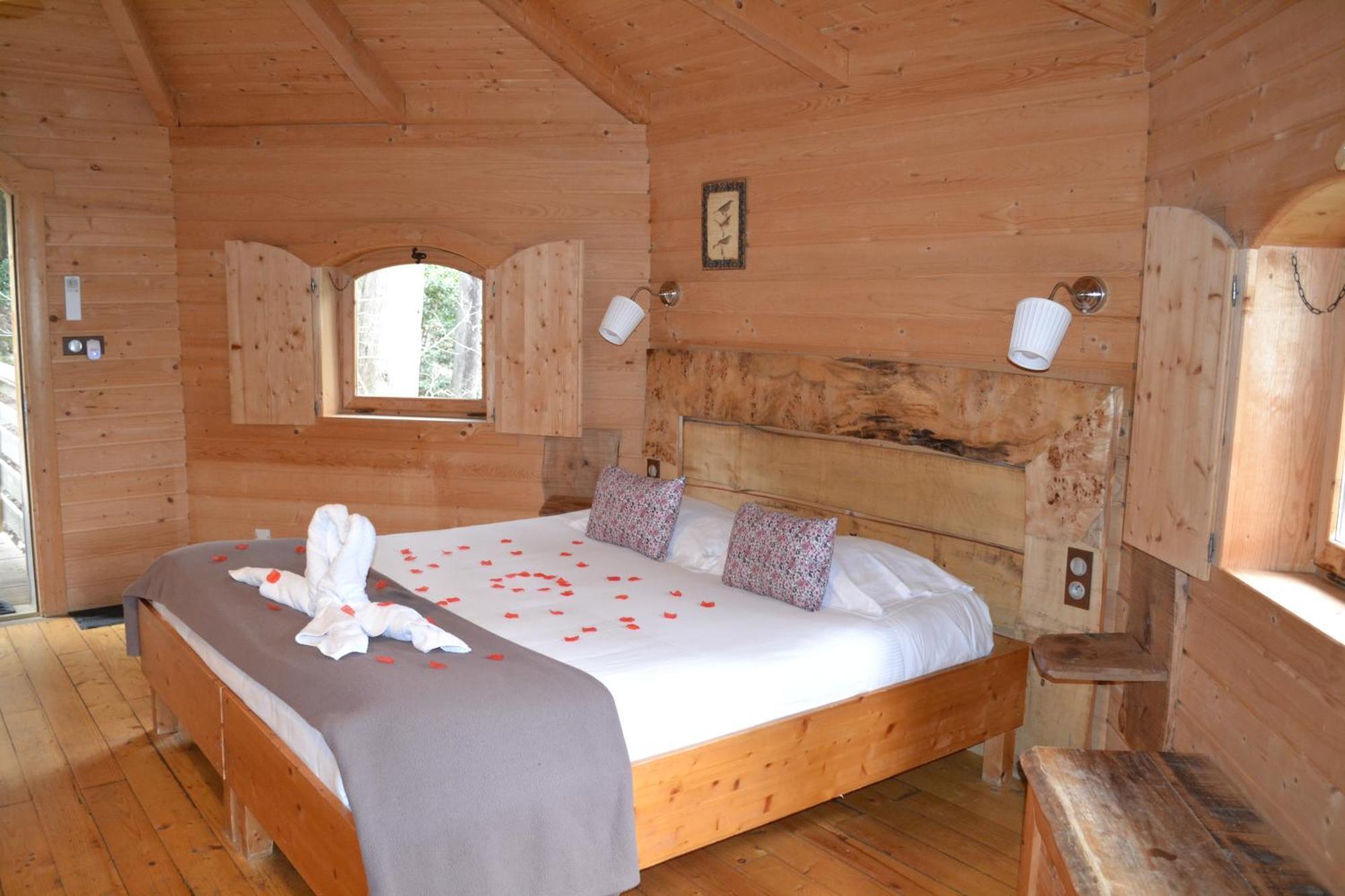 Les Cabanes Dans Les Bois Logis Hotel Villedubert 외부 사진